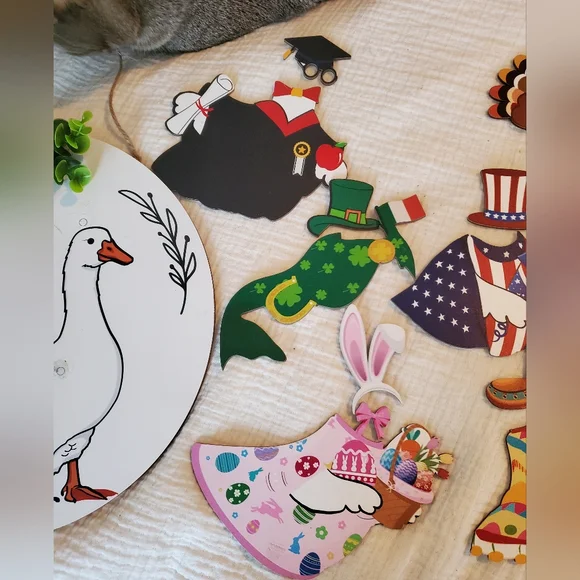 Interchangeable Goose Welcome Sign *FLAWS/MISSING PIECES - Picture 2 of 16